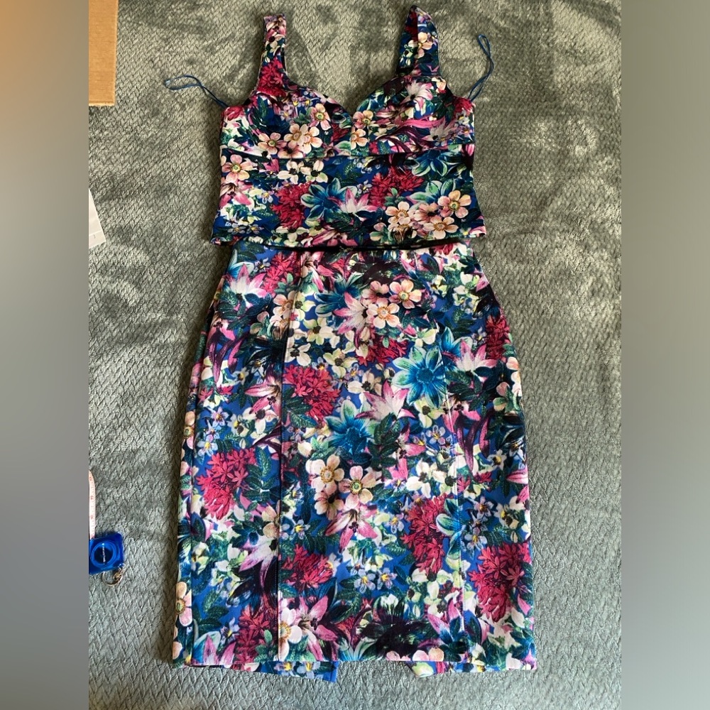 Guess 2 piece floral